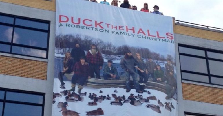 Duck Dynasty cast announces Christmas album with outdoor ads